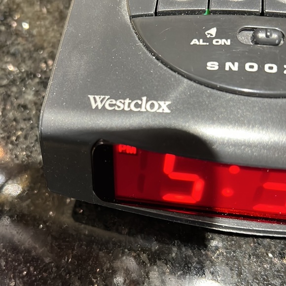 BEDSIDE WESTCLOX ALARM CLOCK - Picture 3 of 3